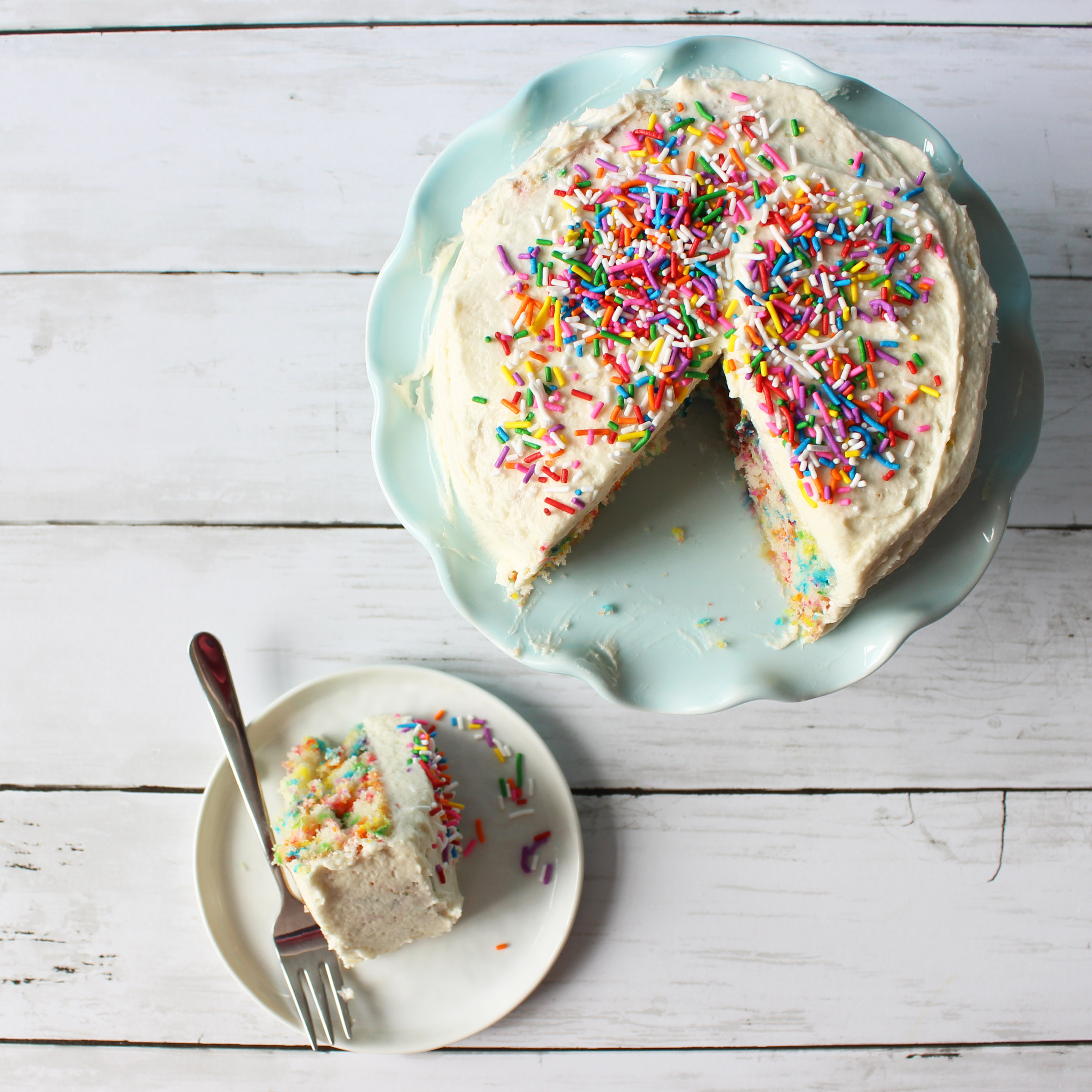 Easy Funfetti Cake PetiteBatcherie com